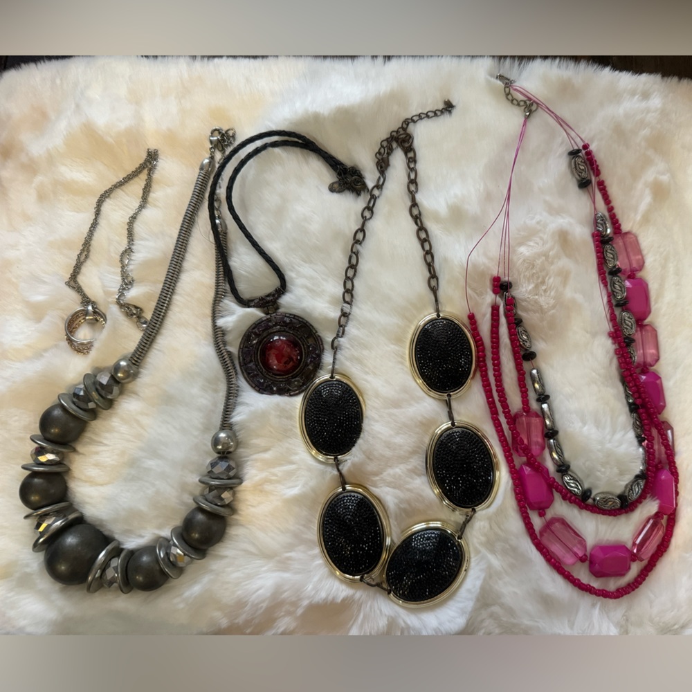 Fashion jewelry lot of items pictured 
Good condition
